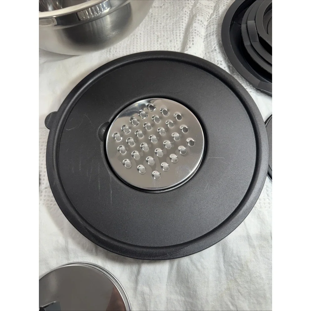 Stainless Steel Mixing Bowls with Lids and 3 Different Shredders